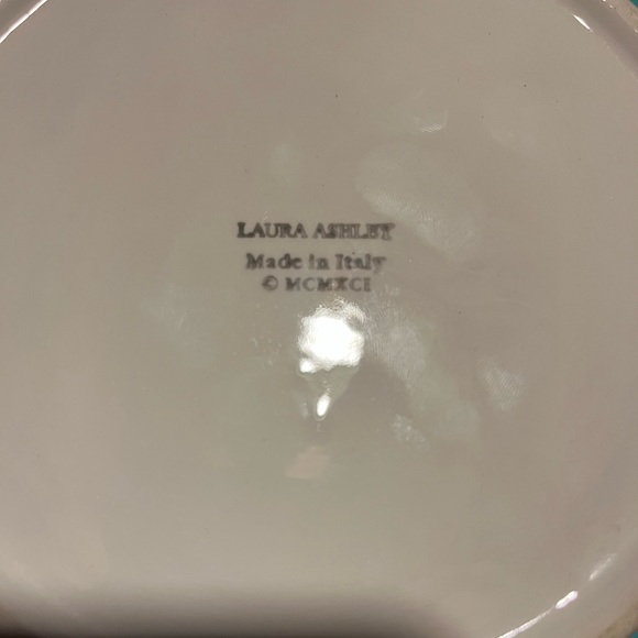 Laura Ashley covered powder or candy dish - Picture 5 of 7